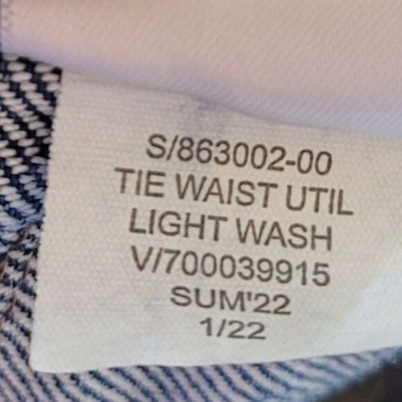 Banana Republic Women's Light Wash Blue Utility Pocket Shorts Size 4/27 - Picture 6 of 6